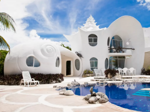 Casas saídas de contos de fadas para alugar no Airbnb Casa no México é exemplar contemporâneo das linhas orgânicas da Art Nouveau e pode ser alugado pelo Airbnb. Fotos: Airbnb/Reprodução