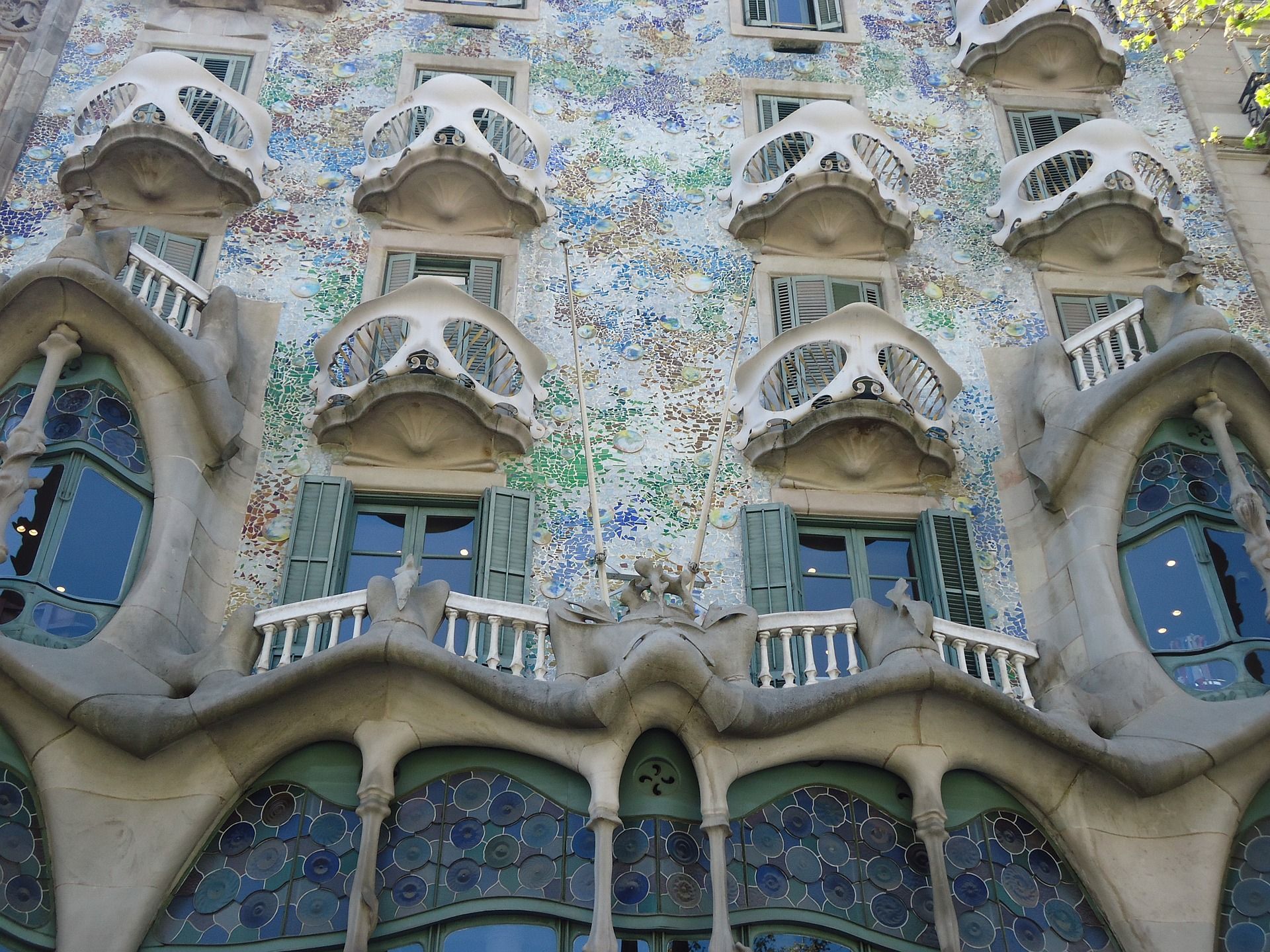 Casa Batlló, hoje é o Museu Modernista de Antoni Gaudí em Barcelona.
Foto: Pixabay. Casa Batlló, hoje é o Museu Modernista de Antoni Gaudí em Barcelona.
Foto: Pixabay.