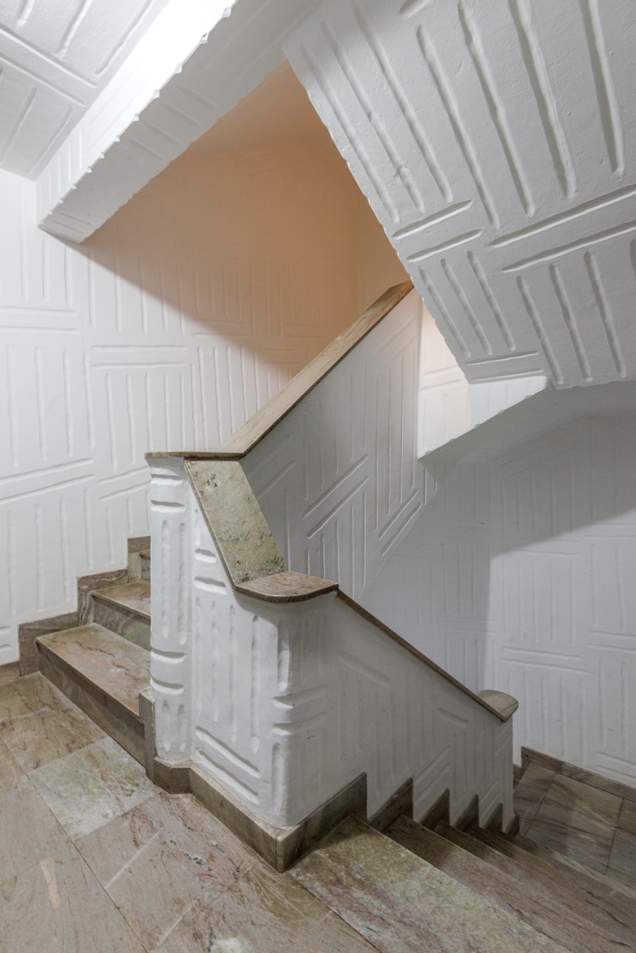 Geometrismo das escadas é potencializado pela textura. Geometrismo das escadas é potencializado pela textura.