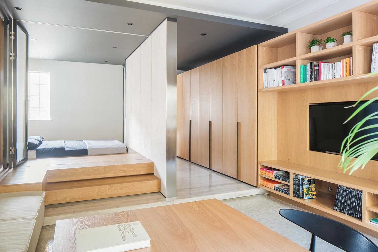 Apartamento em Xangai tem apenas 50 m², mas ganha mais amplitude com projeto do escritório MoreDesignOffice. Foto: Raphael Olivier/Reprodução Archdaily