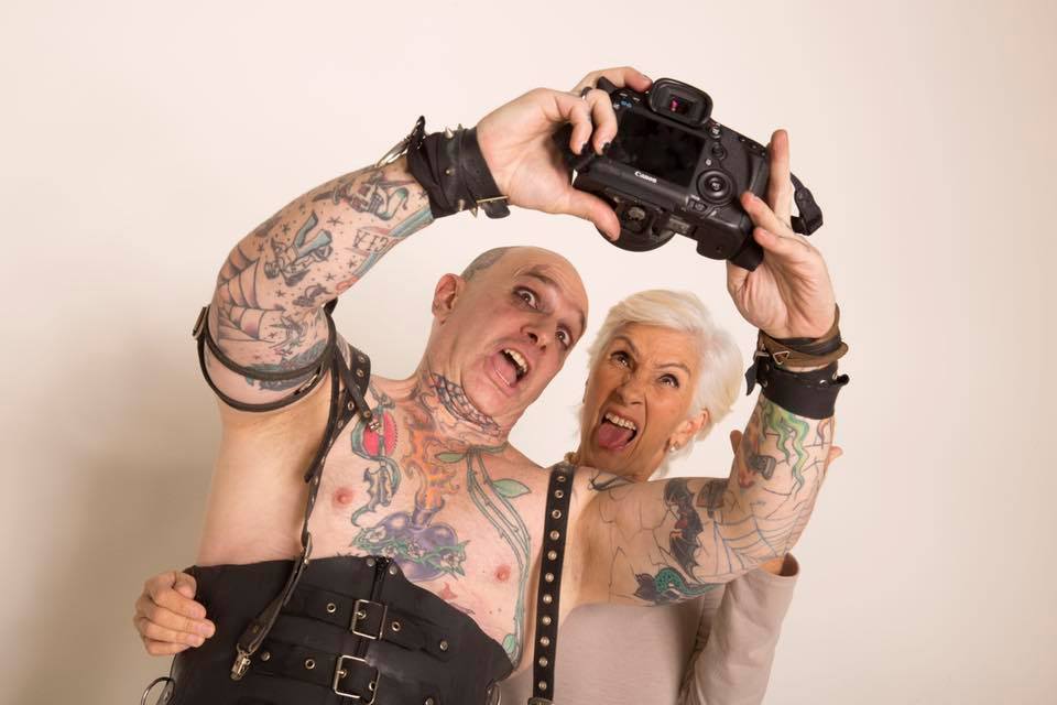 Entre as mostras que compõem o Arte na Fábrika, está "IGUAIS", que propõe a celebração e a convivência entre as diferenças. Foto: Divulgação