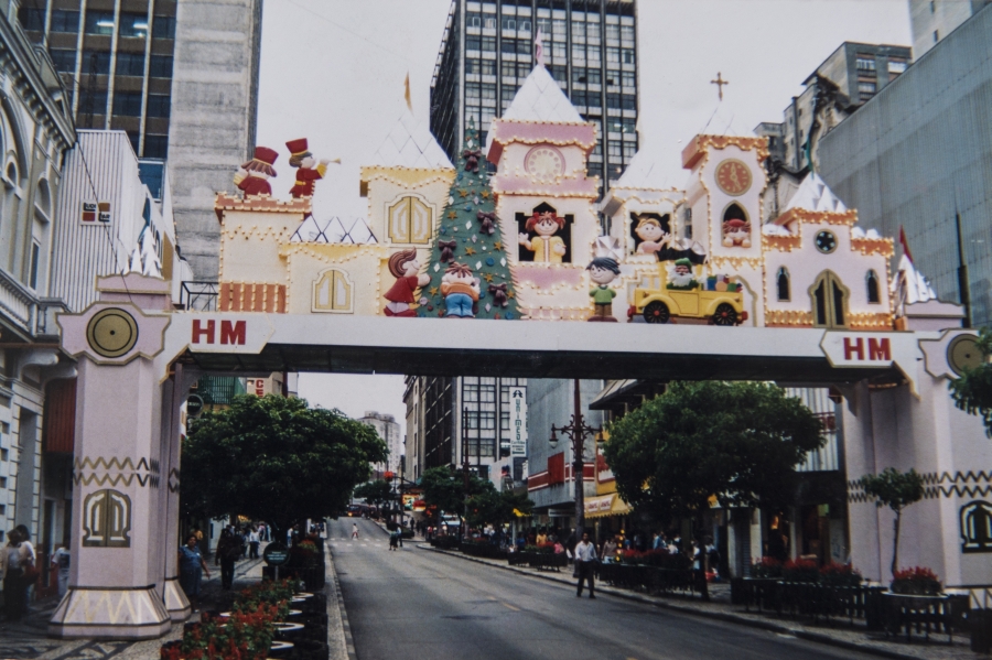 Passarela da loja Hermes Macedo, que atravessava a Rua Barão do Rio Branco. Foto: Letícia Akemi/Reprodução Passarela da loja Hermes Macedo, que atravessava a Rua Barão do Rio Branco. Foto: Letícia Akemi/Reprodução