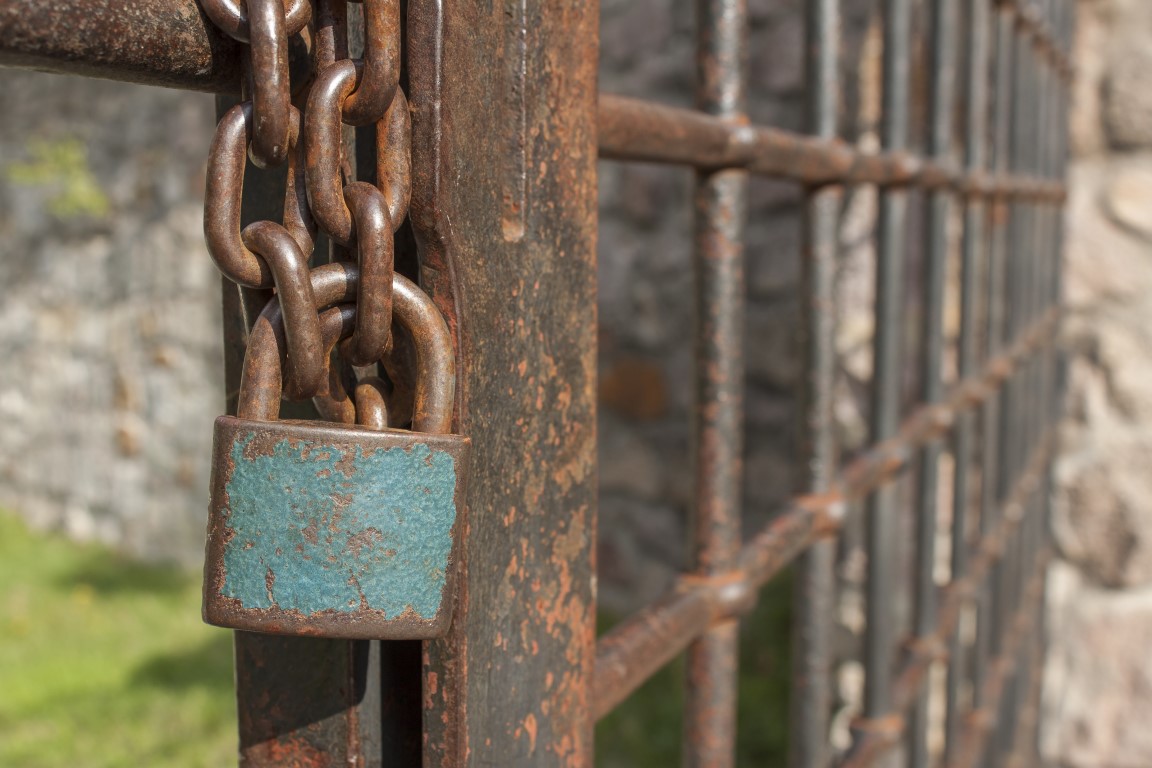 Regras simples, mas que podem ser esquecidas, são importantes para  garantir a segurança  da casa. 
Foto: Bigstock. 