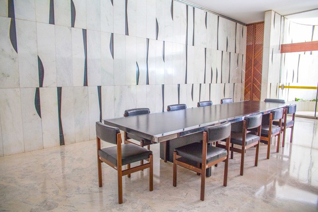 Parede com obra de Athos Bulcão. Foto: Anderson Riedel / Divulgação. Parede com obra de Athos Bulcão. Foto: Anderson Riedel / Divulgação.