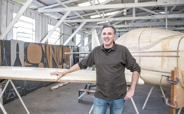 Hoje a atenção de João Carlos Boscardin Mini se volta também para a produção de revestimentos com tecnologia aeronáutica. Foto: Letícia Akemi/Gazeta do Povo Hoje a atenção de João Carlos Boscardin Mini se volta também para a produção de revestimentos com tecnologia aeronáutica. Foto: Letícia Akemi/Gazeta do Povo
