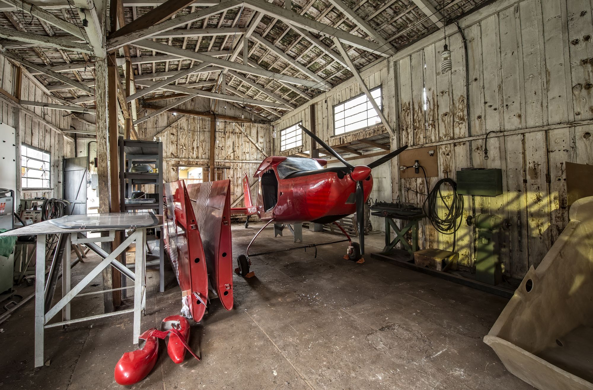 Galpão com o último tipo de aeronave produzido pela fábrica, o monomotor Sidus. Foto: Letícia Akemi/Gazeta do Povo
Galpão com o último tipo de aeronave produzido pela fábrica, o monomotor Sidus. Foto: Letícia Akemi/Gazeta do Povo