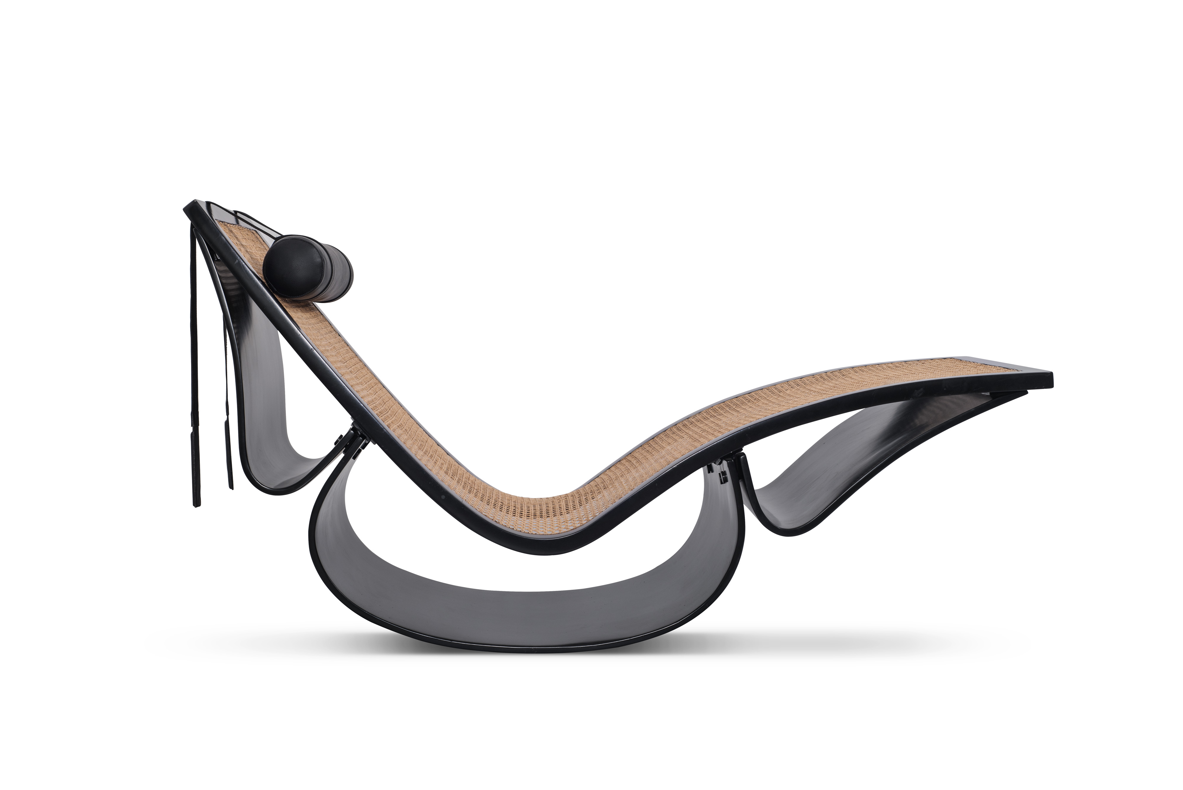 A  Chaise Longue Rio, de Oscar Niemeyer, é uma das peças originais que vão compor o acervo da loja Bossa. Foto: Divulgação