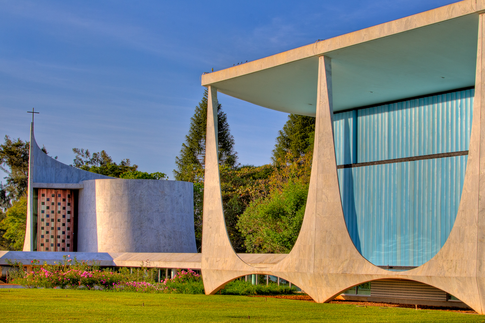 Fachada do Palácio da Alvorada, onde foram encontradas diversas obras de arte e móveis de época danificados. Foto: Ichiro Guerra/Divulgação