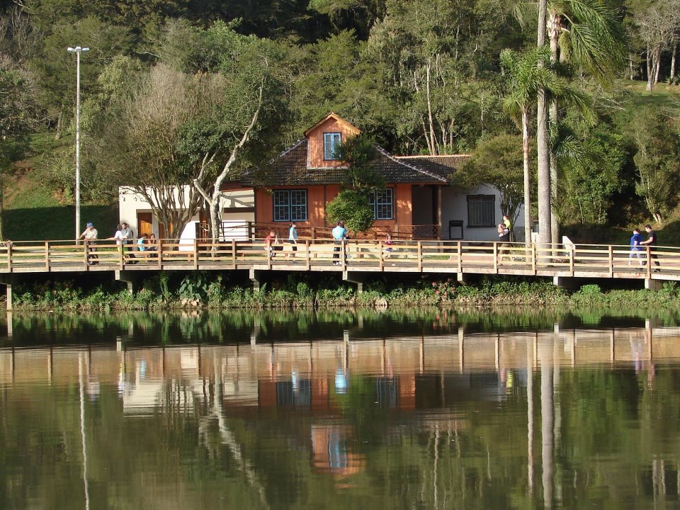 Parques e santuários de Curitiba permitem a contemplação e o relaxamento em meio à loucura da cidade. Foto: Divulgação/Parque Lago Azul