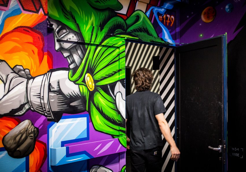 Arte de Felix Rodewaldt em um dos espaços do segundo pavimento do edifício de Berlim que será demolido em junho. Foto: Dawin Meckel/Ostkreuz/Divulgação