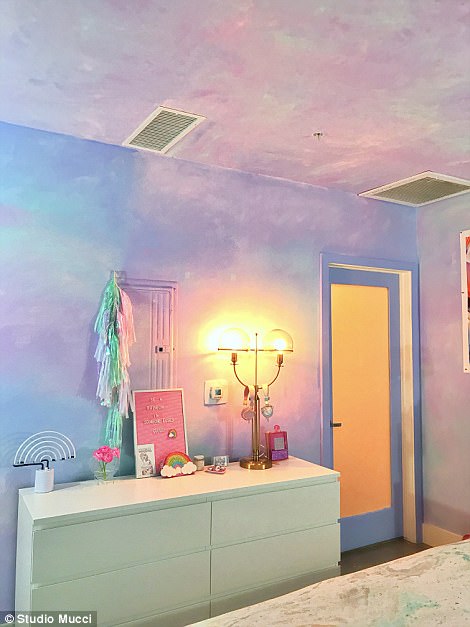 Artista decora apê com inspiração em unicórnios e viraliza na internet; confira Artista decora apê com inspiração em unicórnios e viraliza na internet; confira