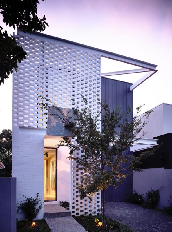 Cinco casas estreitas e confortáveis ensinam como aproveitar um terreno pequeno Cinco casas estreitas e confortáveis ensinam como aproveitar um terreno pequeno