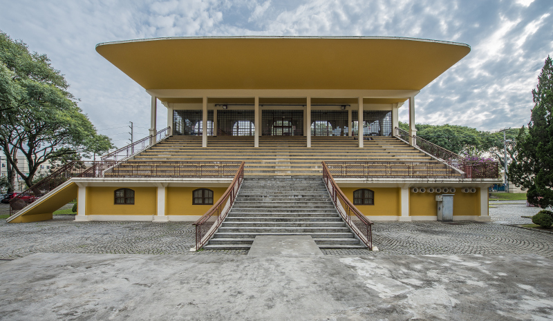 Foto do prédio Tribuna PUCPR - Centro Cultural PUC Paraná , antiga sede do Jockey Club do Paraná , para matéria sobre a história do clube para Haus . Local: PUCPR Foto do prédio Tribuna PUCPR - Centro Cultural PUC Paraná , antiga sede do Jockey Club do Paraná , para matéria sobre a história do clube para Haus . Local: PUCPR