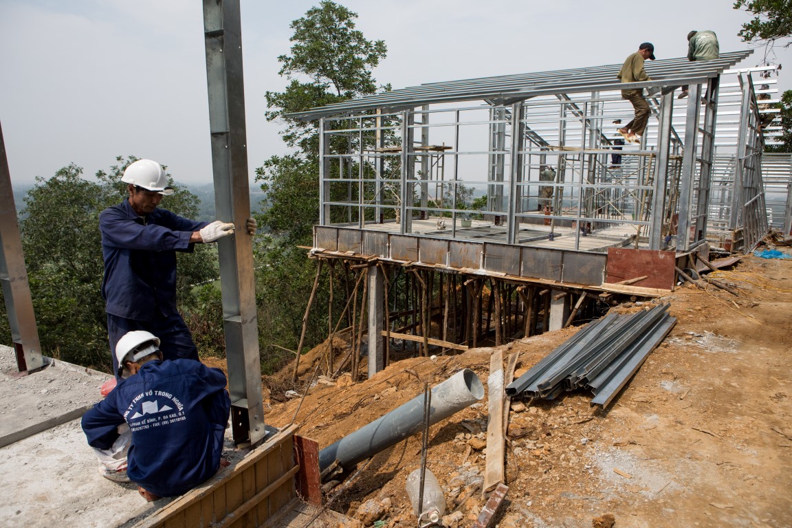 Builders construct two models of the ÒS House,Ó designed by architect Vo Trong Nghia, in Hanoi, Vietnam, on April 20, 2017. Nghia plans to mass-manufacture the easy-to-assemble design for people in slums, remote areas or refugee camps around the world for the starting price of $1,500. (Amanda Mustard/The New York Times) Builders construct two models of the ÒS House,Ó designed by architect Vo Trong Nghia, in Hanoi, Vietnam, on April 20, 2017. Nghia plans to mass-manufacture the easy-to-assemble design for people in slums, remote areas or refugee camps around the world for the starting price of $1,500. (Amanda Mustard/The New York Times)