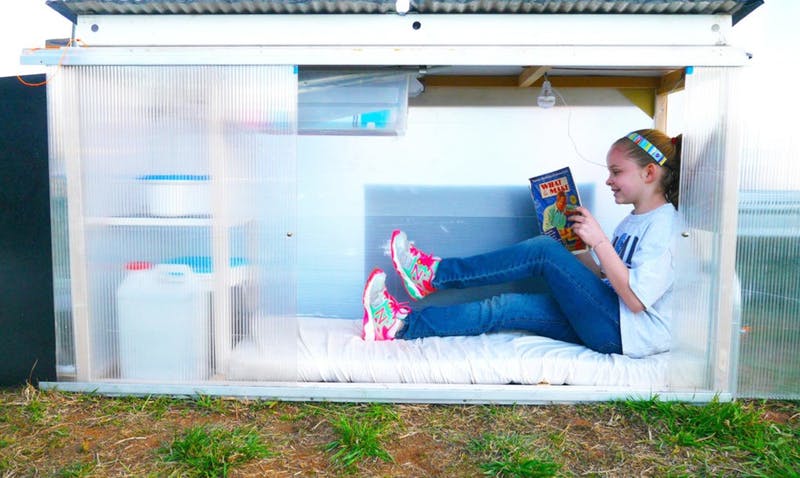 Garota dos Estados Unidos monta casa própria sozinha para projeto escolar. Foto: Relax Shacks/Reprodução