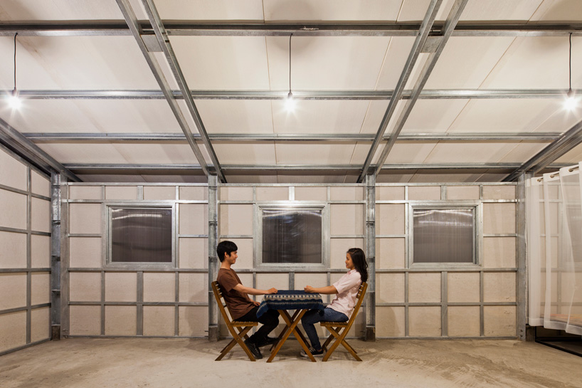 Casa pré-moldada projetada por arquiteto vietnamita custa menos de R$ 5 mil e pode ajudar a dar conforto para famílias que não têm condições de construir nos moldes tradicionais.
Foto: Divulgação Casa pré-moldada projetada por arquiteto vietnamita custa menos de R$ 5 mil e pode ajudar a dar conforto para famílias que não têm condições de construir nos moldes tradicionais.
Foto: Divulgação