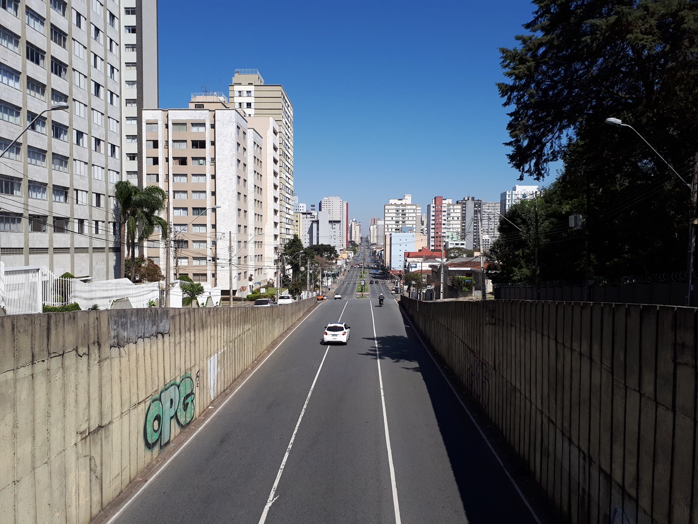 Avenida Visconde de Guarapuava em Curitiba esconde muitas faces Avenida Visconde de Guarapuava em Curitiba esconde muitas faces