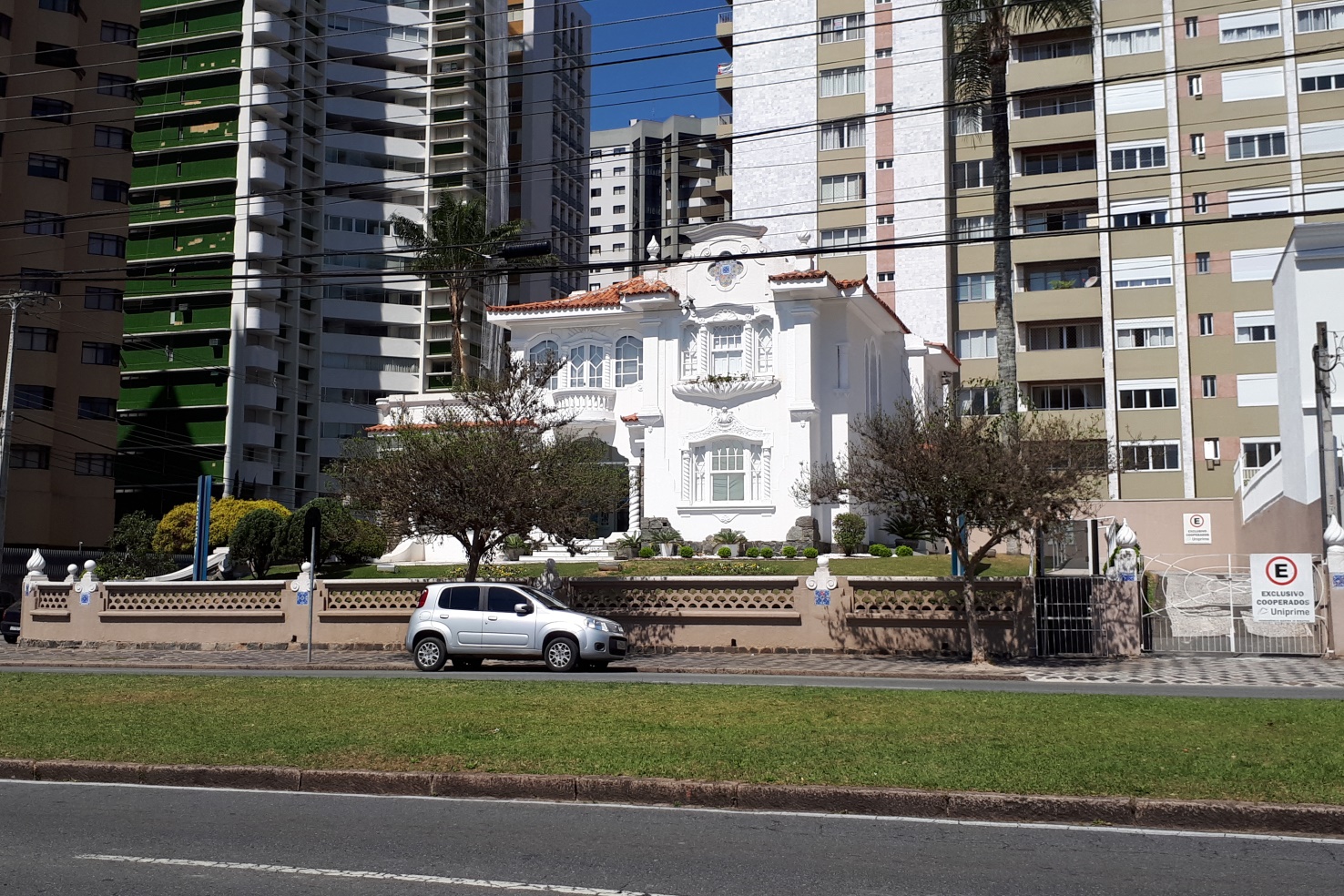 Avenida Visconde de Guarapuava em Curitiba esconde muitas faces Avenida Visconde de Guarapuava em Curitiba esconde muitas faces