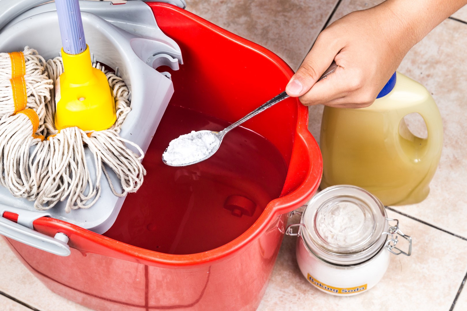 O bicarbonato de sódio é um ótimo produto de limpeza e desodorizador de vários produtos em casa.
Foto: Bigstock. O bicarbonato de sódio é um ótimo produto de limpeza e desodorizador de vários produtos em casa.
Foto: Bigstock.