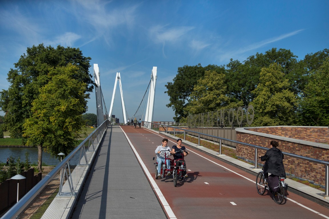 The Dafne Schipper bike bridge over the Amsterdam Rhine River, which incorporates the roof of a school, in Utrecht, The Netherlands, Aug. 22, 2017. Utrecht is the Netherlands’ fastest growing city and also one of the world’s most bike-friendly places in one of the world’s most bike-friendly countries. (Ilvy Njiokiktjien/The New York Times) The Dafne Schipper bike bridge over the Amsterdam Rhine River, which incorporates the roof of a school, in Utrecht, The Netherlands, Aug. 22, 2017. Utrecht is the Netherlands’ fastest growing city and also one of the world’s most bike-friendly places in one of the world’s most bike-friendly countries. (Ilvy Njiokiktjien/The New York Times)