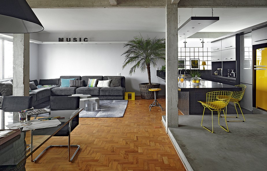 Projeto de apartamento do Studio DoisA, em São Paulo, também usa o piso de cimento queimado. Foto: Divulgação Projeto de apartamento do Studio DoisA, em São Paulo, também usa o piso de cimento queimado. Foto: Divulgação