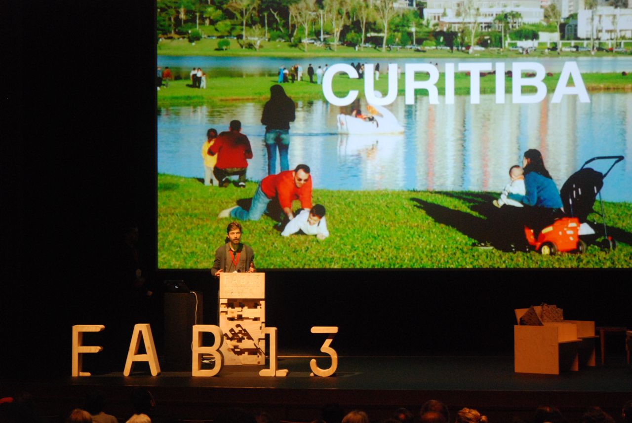 Curitiba foi eleita em agosto a primeira Fab City do Brasil, em evento realizado em Santiago, no Chile. Foto: Divulgação Curitiba foi eleita em agosto a primeira Fab City do Brasil, em evento realizado em Santiago, no Chile. Foto: Divulgação