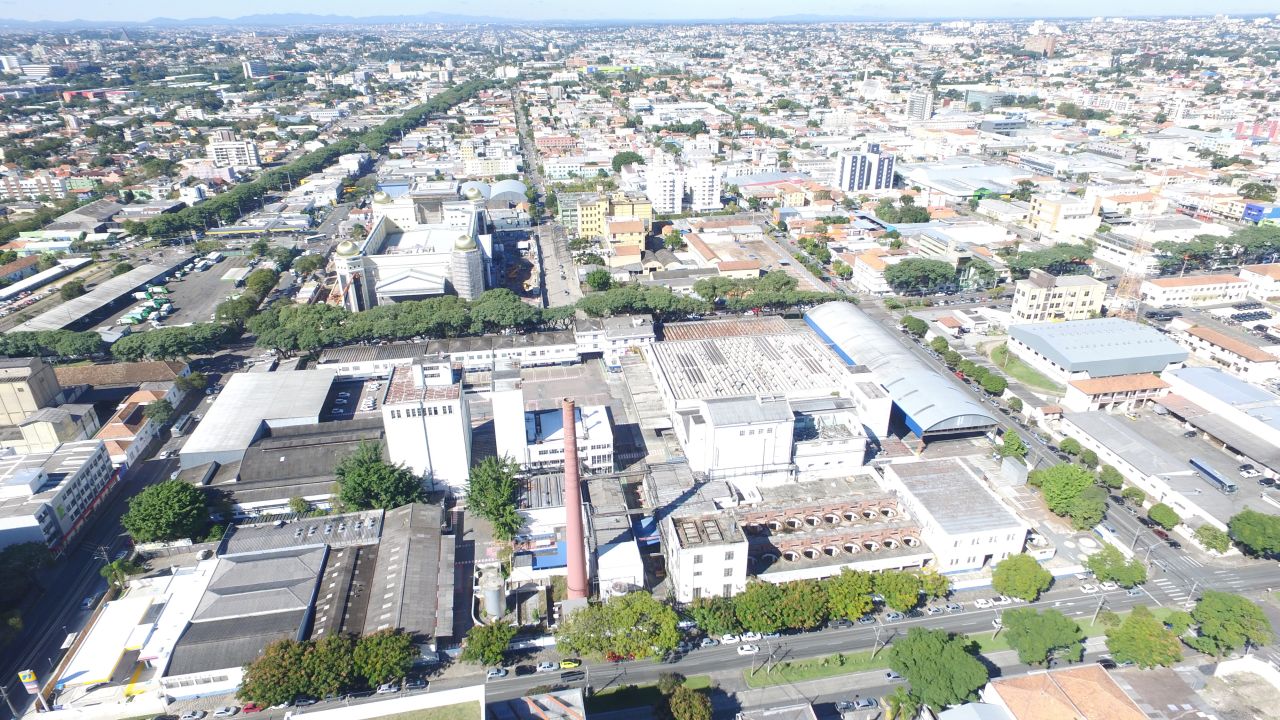 Terreno de 35 mil m² ocupa o quarteirão entre as avenidas Getúlio Vargas e Iguaçu, e ruas João Negrão e Rockfeller. Foto: Agência Curitiba / Divulgação Terreno de 35 mil m² ocupa o quarteirão entre as avenidas Getúlio Vargas e Iguaçu, e ruas João Negrão e Rockfeller. Foto: Agência Curitiba / Divulgação