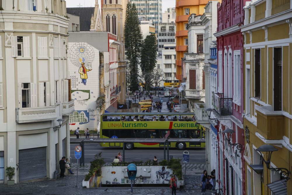 Primeira Fab City do Brasil, Curitiba retoma vanguarda na inovação urbana Vista geral do Largo da Ordem, em Curitiba. Foto: Daniel Castellano/Gazeta do Povo