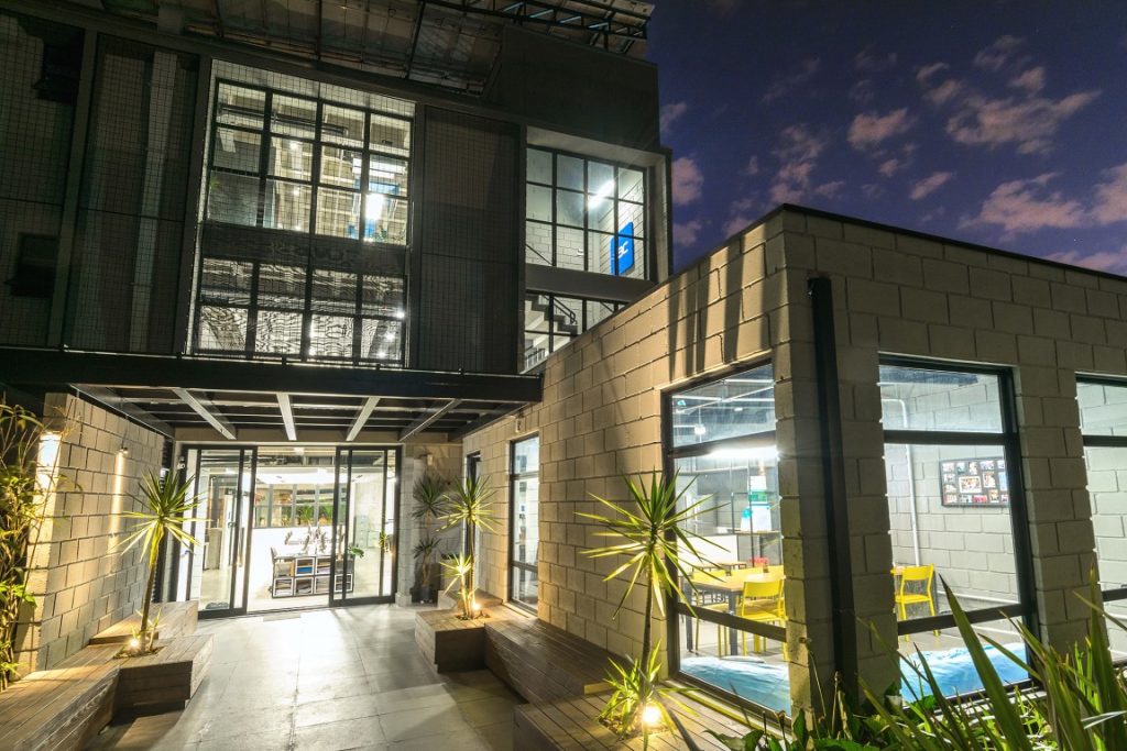 Edifício corporativo em Curitiba é o primeiro no país autossuficiente em água e energia Sede da RAC Engenharia. Foto: Divulgação