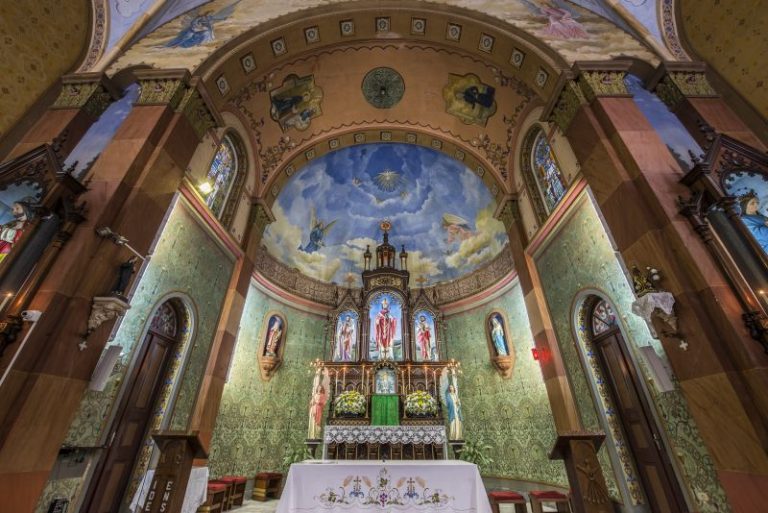 A história da igreja polonesa que já reuniu os exorcistas de Curitiba