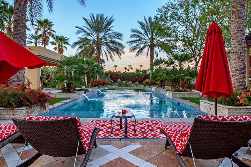 Luxuosa mansão em Rancho Mirage recebeu Lady Gaga e sua equipe em 2017. Fotos: Airbnb/Reprodução