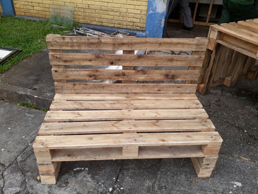 Mais de 40 pallets que iriam para o lixo serão transformados em móveis para os coworkings públicos da Prefeitura, os Worktibas.
Curitiba, 30/01/2018
Foto:Divulgação Mais de 40 pallets que iriam para o lixo serão transformados em móveis para os coworkings públicos da Prefeitura, os Worktibas.
Curitiba, 30/01/2018
Foto:Divulgação