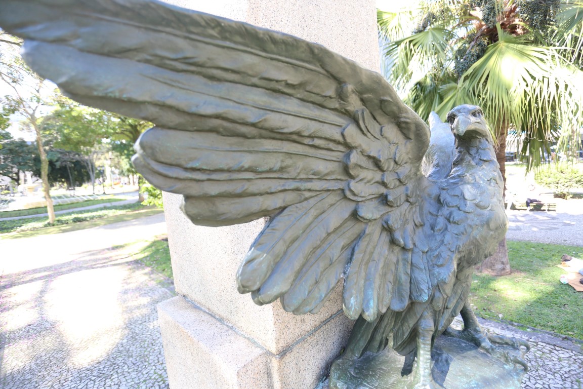 estatuas do artista joao turin estão sendo vandalizadas em Curitiba. A mais recente é a da onça preta - puma - da praca nossa senhora da salete estatuas do artista joao turin estão sendo vandalizadas em Curitiba. A mais recente é a da onça preta - puma - da praca nossa senhora da salete