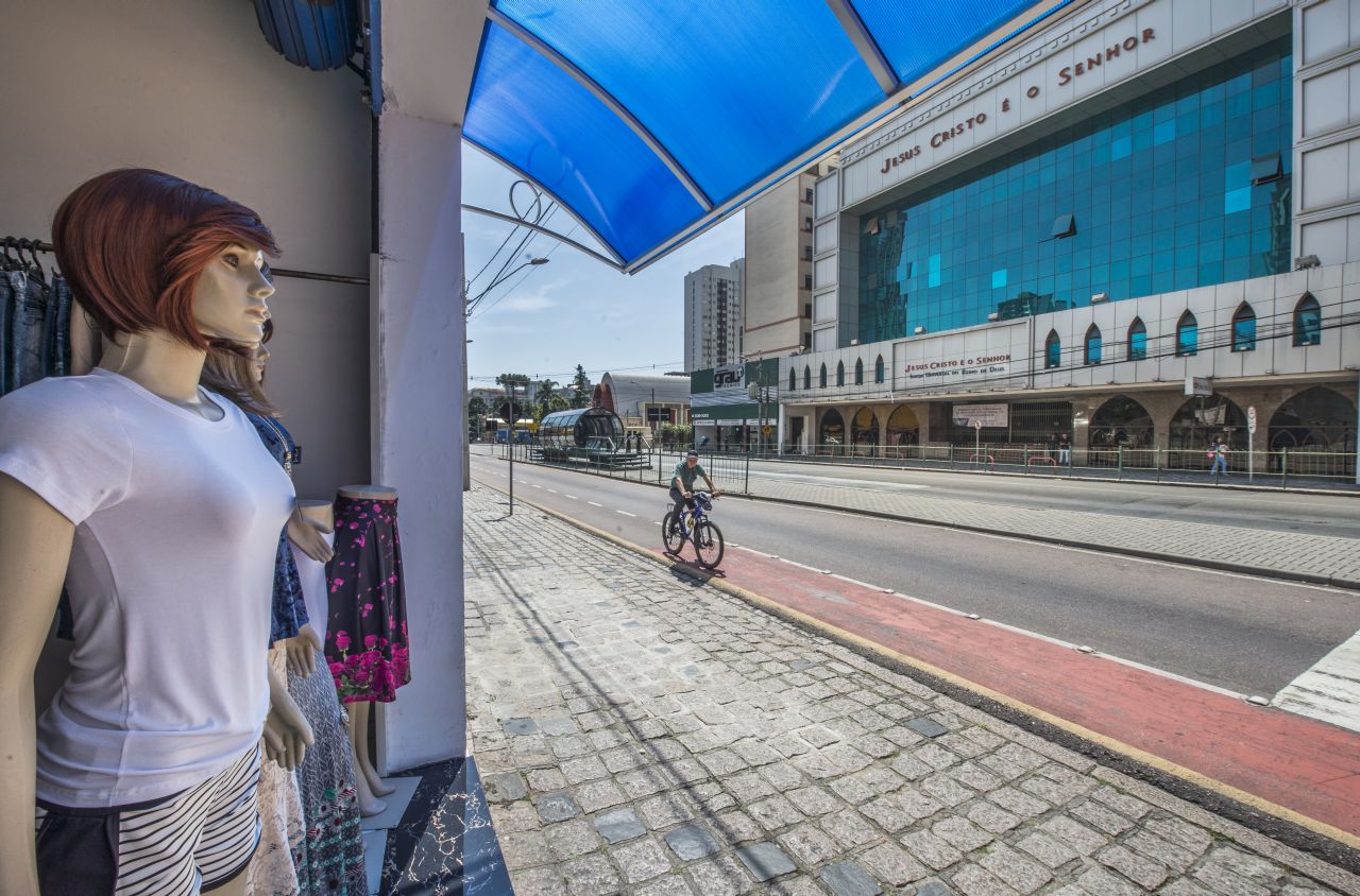 Efeitos no comércio próximo já estão sendo sentidos, reclamam vendedores. Foto: Leticia Akemi / Gazeta do Povo Efeitos no comércio próximo já estão sendo sentidos, reclamam vendedores. Foto: Leticia Akemi / Gazeta do Povo
