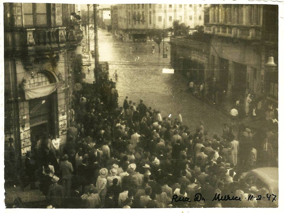 Enchentes de antigamente: veja fotos dos alagamentos que cobriram as ruas de Curitiba Enchentes de antigamente: veja fotos dos alagamentos que cobriram as ruas de Curitiba