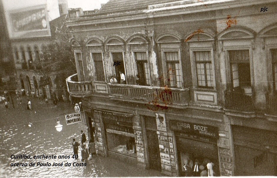 Enchentes de antigamente: veja fotos dos alagamentos que cobriram as ruas de Curitiba Enchentes de antigamente: veja fotos dos alagamentos que cobriram as ruas de Curitiba