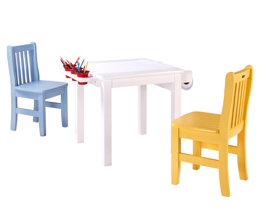 O conjunto de mesa, porta lápis, porta papel e duas cadeirinhas sai a partir de R$ 989. Foto:
divulgação O conjunto de mesa, porta lápis, porta papel e duas cadeirinhas sai a partir de R$ 989. Foto:
divulgação