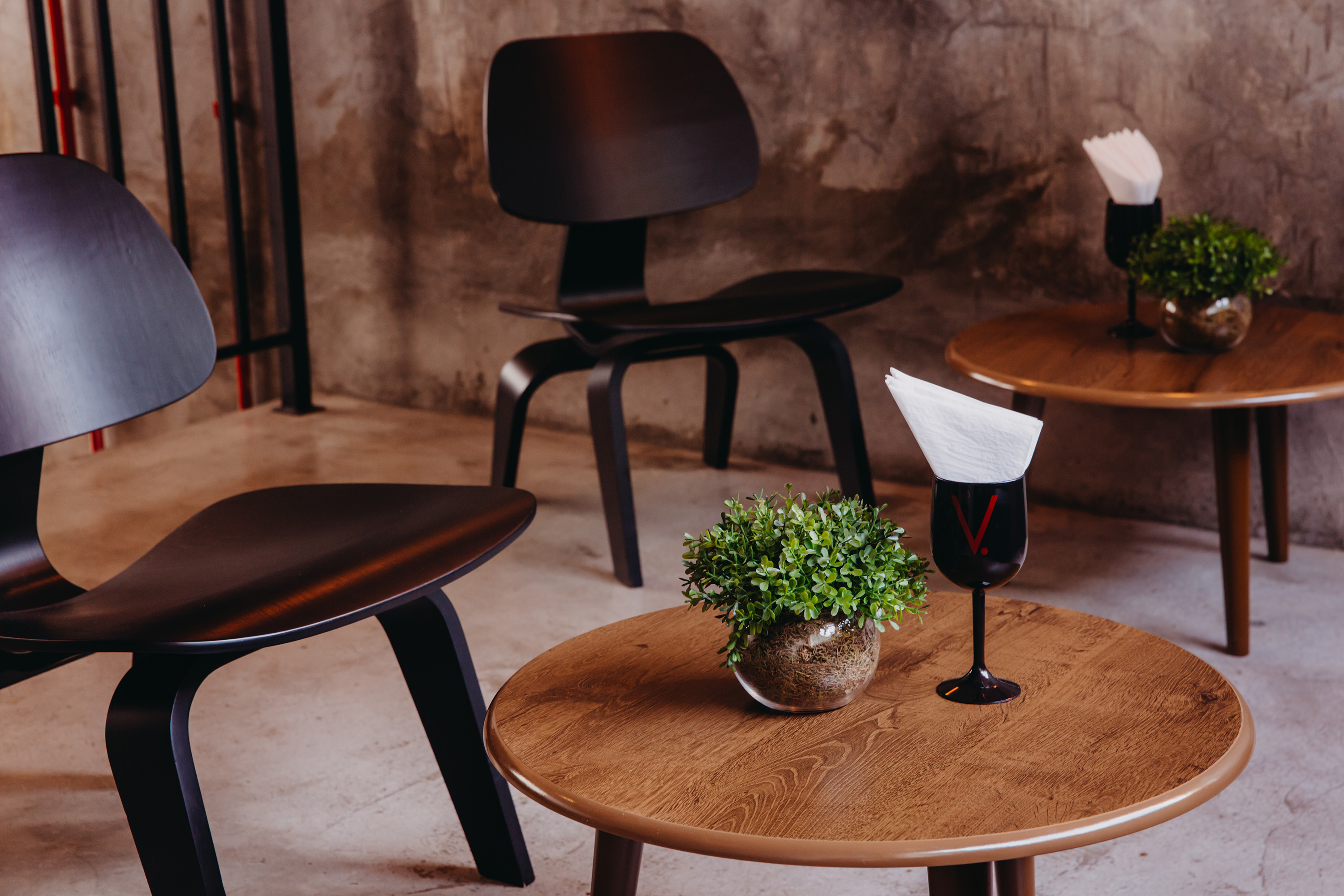 Adegas medievais inspiram projeto de novo wine bar em Curitiba Adegas medievais inspiram projeto de novo wine bar em Curitiba