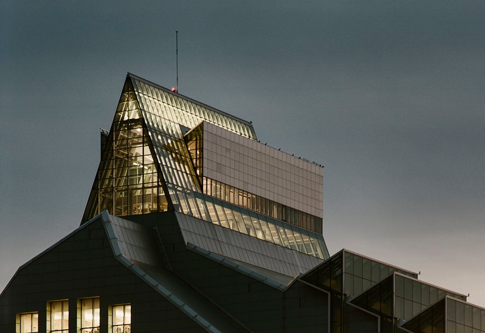 Conhecida como Castelo de Luz, biblioteca da Letônia leva título de melhor do mundo de 2018 Conhecida como Castelo de Luz, biblioteca da Letônia leva título de melhor do mundo de 2018