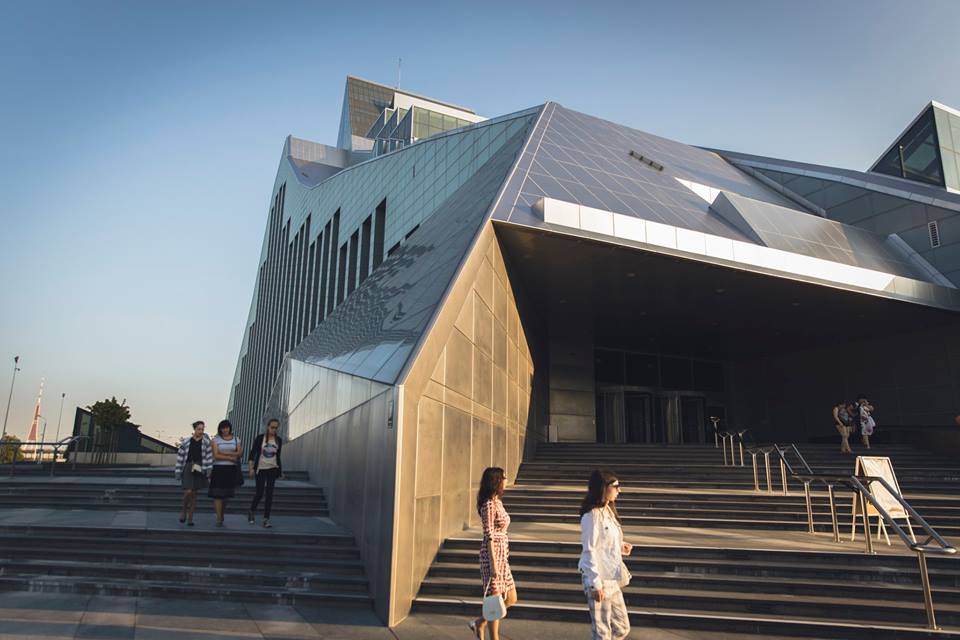 Conhecida como Castelo de Luz, biblioteca da Letônia leva título de melhor do mundo de 2018 Conhecida como Castelo de Luz, biblioteca da Letônia leva título de melhor do mundo de 2018