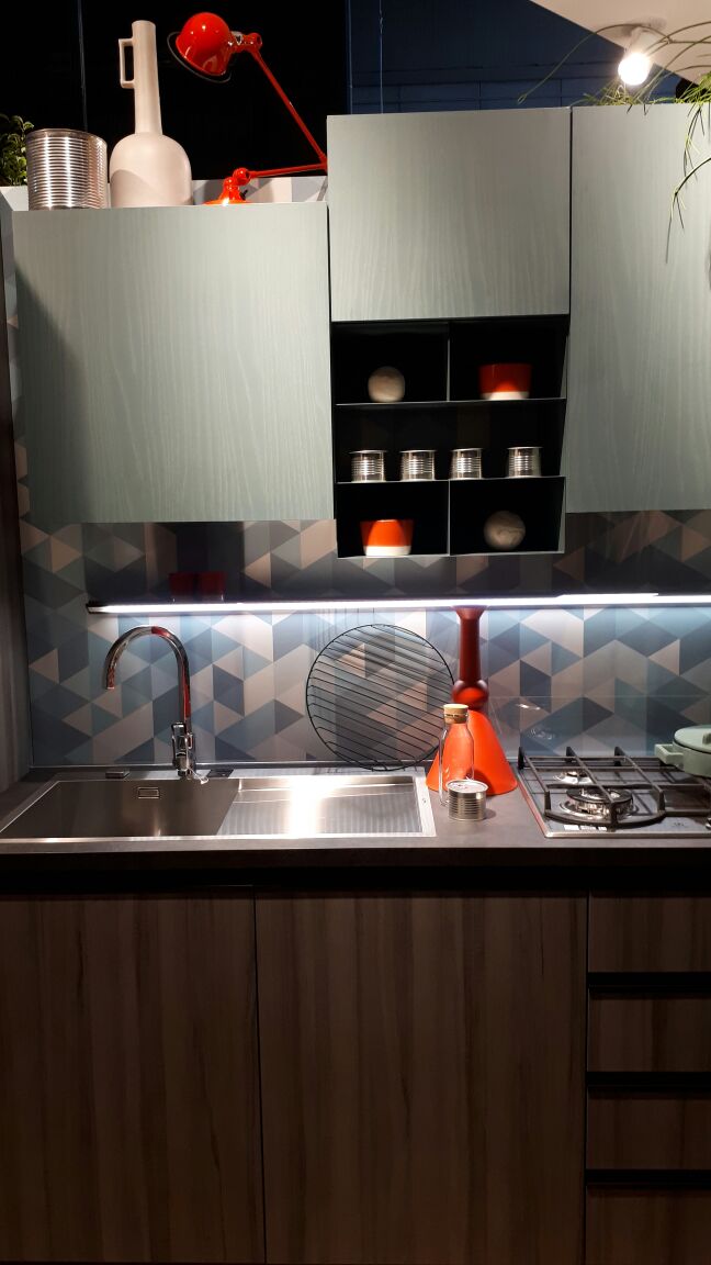 Outro acabamento da cozinha compacta StandApp Kitchen. Outro acabamento da cozinha compacta StandApp Kitchen.