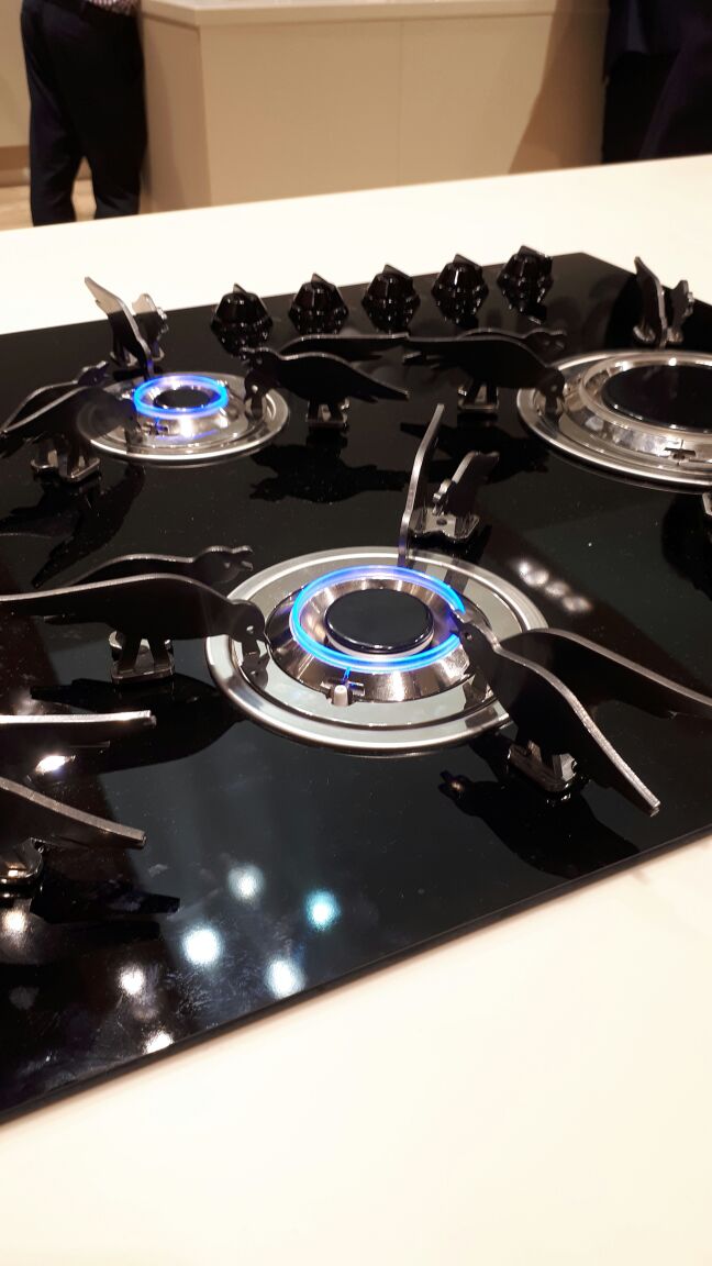 E esse cooktop da Smeg, coim grades em formato de passarinho? Toque lúdico na cozinha. E esse cooktop da Smeg, coim grades em formato de passarinho? Toque lúdico na cozinha.
