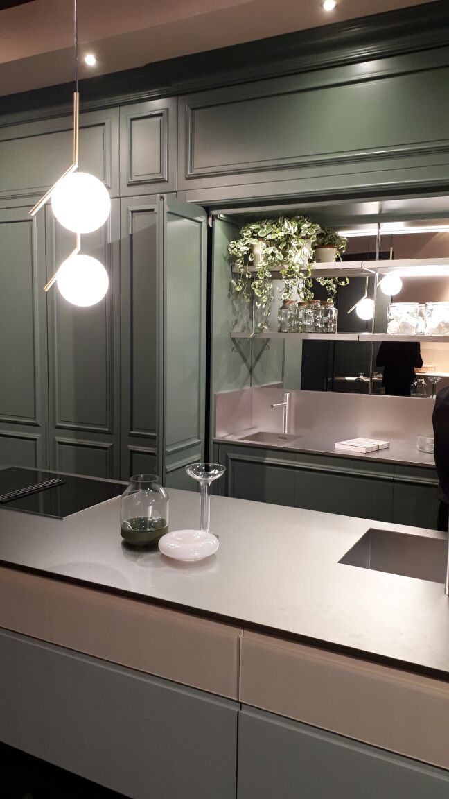 Cozinhas com roupagem com um pé no retrô apareceram nos lançamentos da EuroCucina 2018. Cozinhas com roupagem com um pé no retrô apareceram nos lançamentos da EuroCucina 2018.