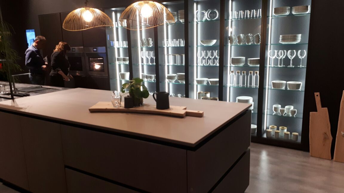 Cozinhas contemporâneas, como tudo aparente e muita transparência. Cozinhas contemporâneas, como tudo aparente e muita transparência.