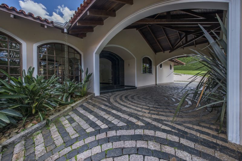 Detalhe da casa que recebe a Casa Cor Paraná 2018. Foto: Leticia Akemi/Gazeta do Povo Detalhe da casa que recebe a Casa Cor Paraná 2018. Foto: Leticia Akemi/Gazeta do Povo