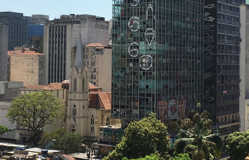 Incêndio em São Paulo destrói dois patrimônios arquitetônicos da capital paulista Incêndio em São Paulo destrói dois patrimônios arquitetônicos da capital paulista