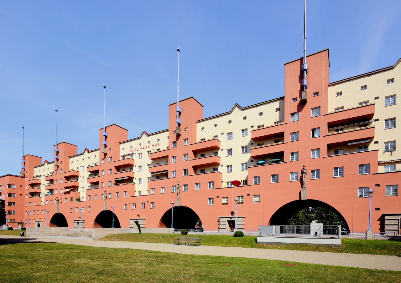 Karl-Marx-Hof, em Viena: modelo quase centenário de habitação social em larga escala. Foto: Divulgação Karl-Marx-Hof, em Viena: modelo quase centenário de habitação social em larga escala. Foto: Divulgação