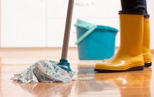 6 passos para fazer a limpeza pós-obra sem causar estragos Fim de ano é sempre um momento de organização para fechamento do ciclo. Foto: Bigstock