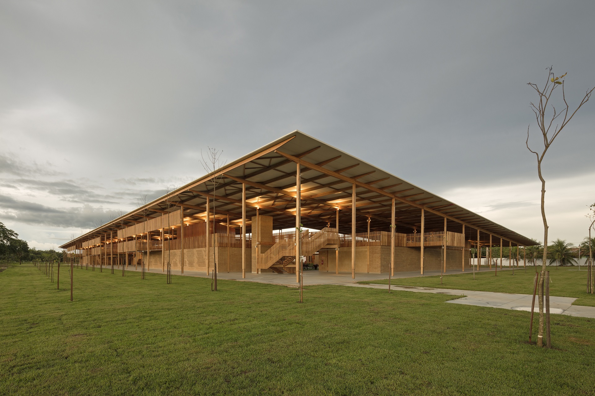Escola finalista do RIBA 2018 foi projetada pela Aleph Zero em parceria com o estúdio de design Rosenbaum. Foto: Leonardo Finotti / Divulgação Escola finalista do RIBA 2018 foi projetada pela Aleph Zero em parceria com o estúdio de design Rosenbaum. Foto: Leonardo Finotti / Divulgação