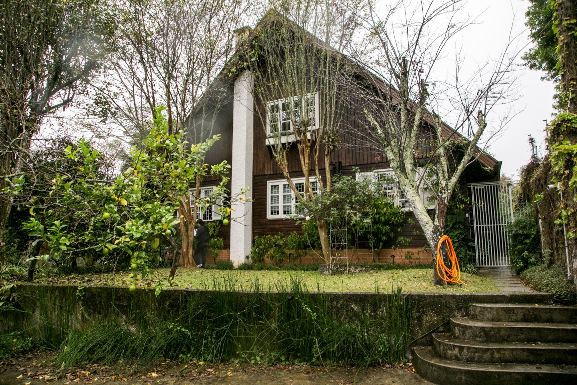 Casa Russa - 12-06-2018 - A Casa Russa, construída em Curitiba, foi feita por uma família russa e atualmente é sede de uma construtora no bairro Bigorrilho. Casa Russa - 12-06-2018 - A Casa Russa, construída em Curitiba, foi feita por uma família russa e atualmente é sede de uma construtora no bairro Bigorrilho.